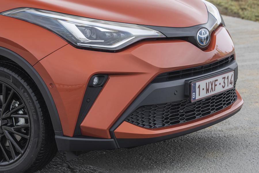 Детали экстерьера Toyota C-HR Hybrid 2019 года  (WW) (фото 108 из 174)